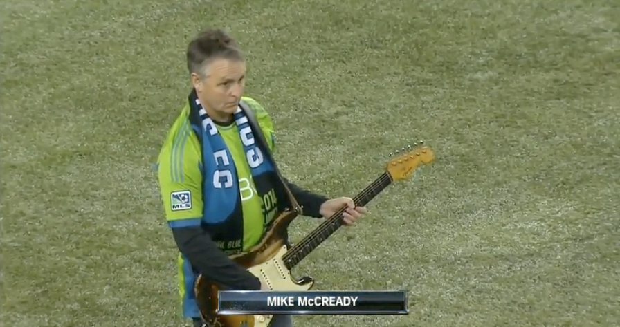 Le guitariste de Pearl Jam Mike McCready chez les Sounders de Seattle